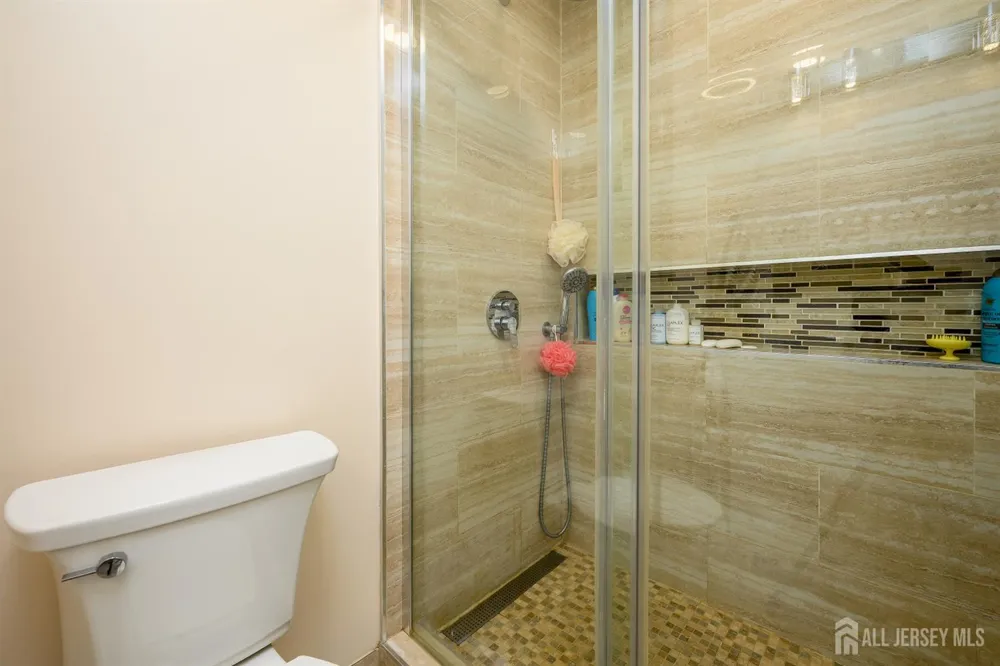 136 Woodmere Drive Parlin, NJ 08859