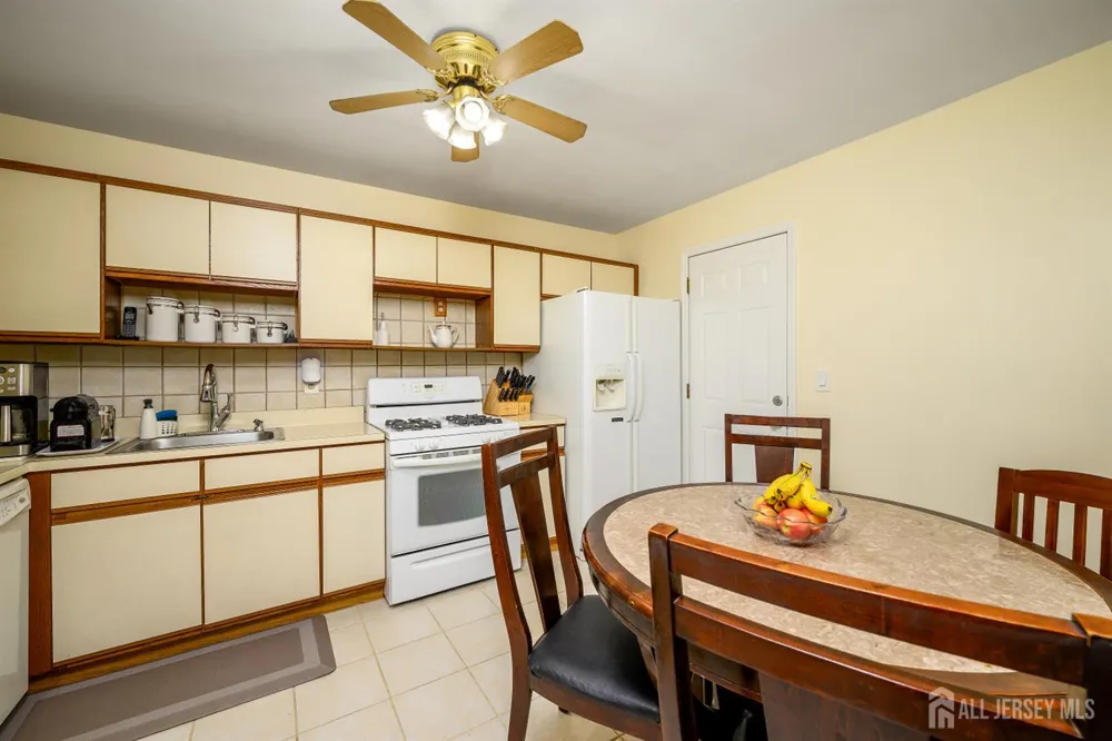 136 Woodmere Drive Parlin, NJ 08859