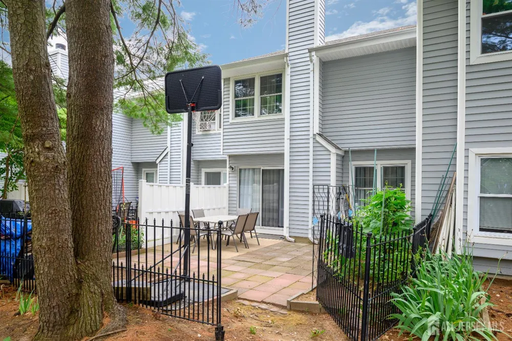 136 Woodmere Drive Parlin, NJ 08859