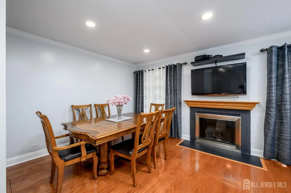 136 Woodmere Drive Parlin, NJ 08859