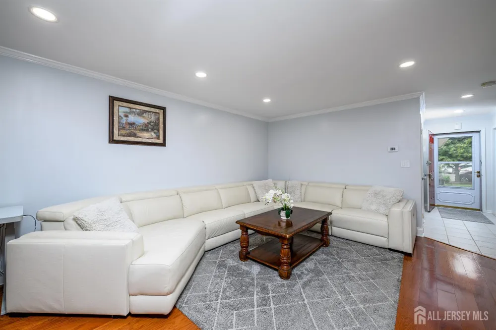 136 Woodmere Drive Parlin, NJ 08859