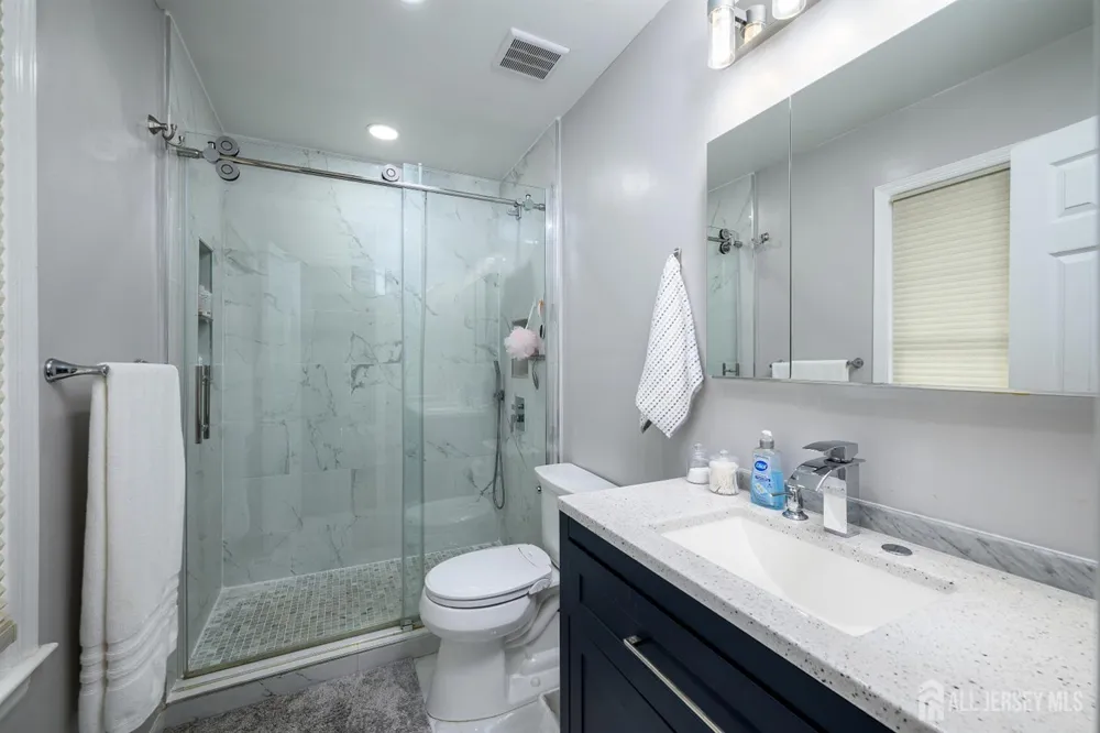 136 Woodmere Drive Parlin, NJ 08859