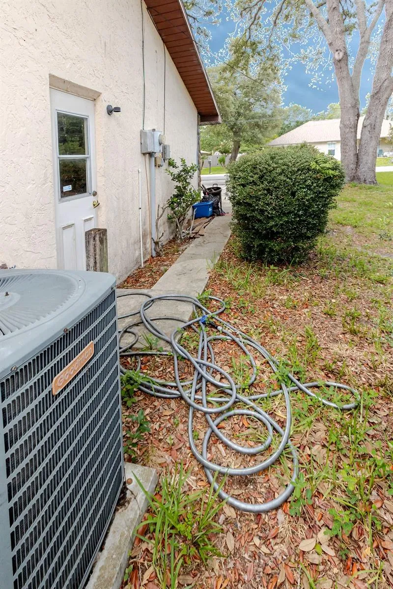 1042 TRYON CIRCLE Spring Hill, FL 34606