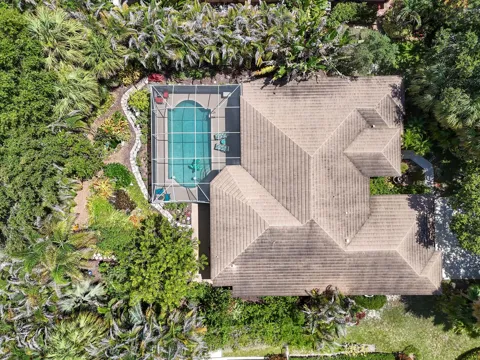 153 River Drive E