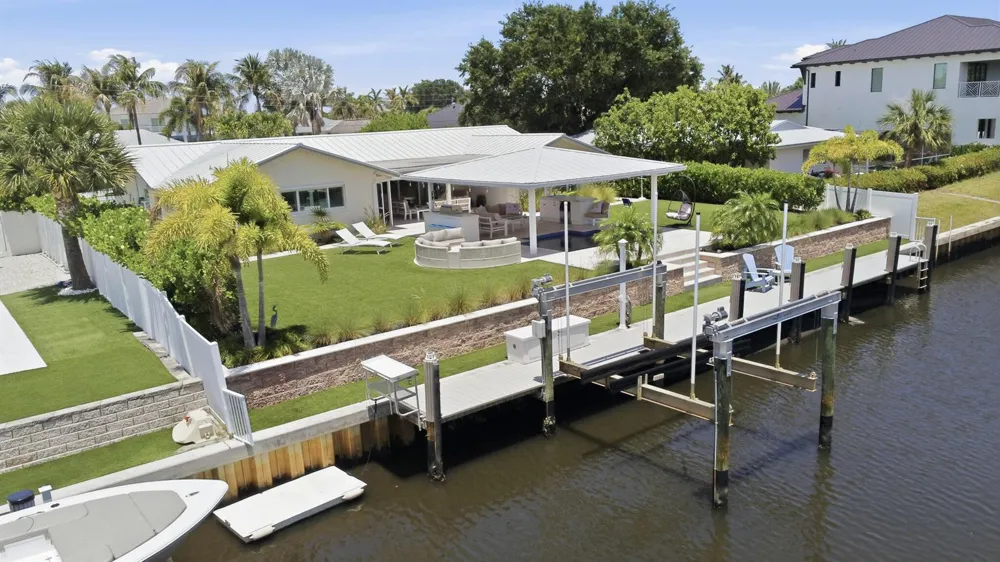 16 LEEWARD CIRCLE Tequesta, FL 33469