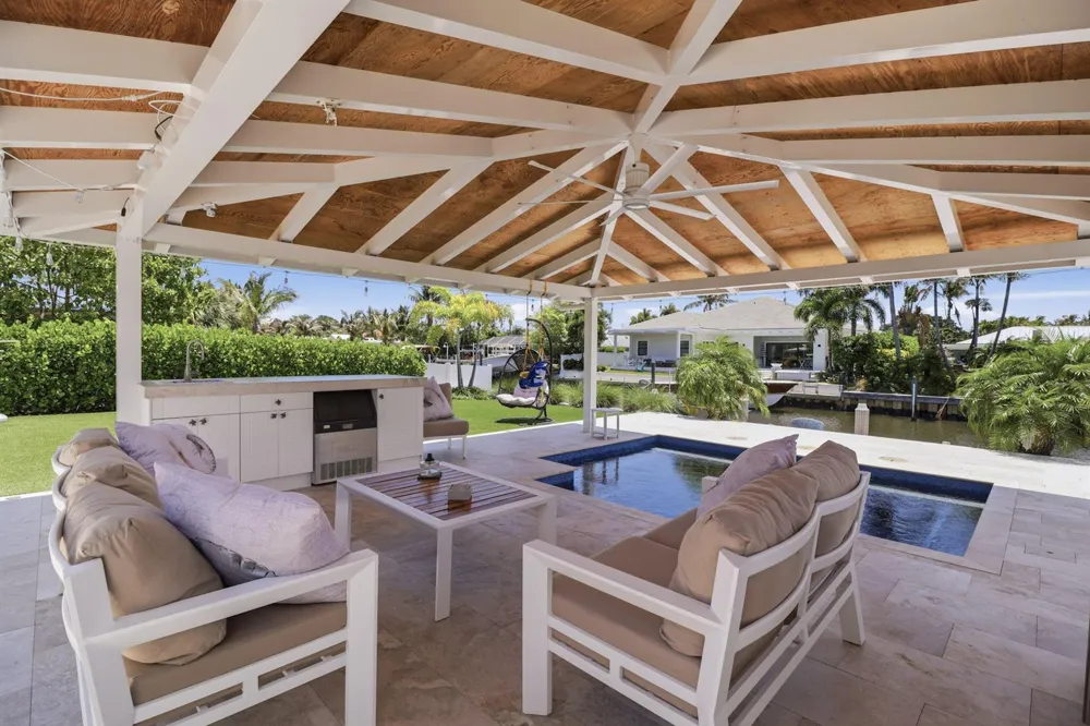 16 LEEWARD CIRCLE Tequesta, FL 33469