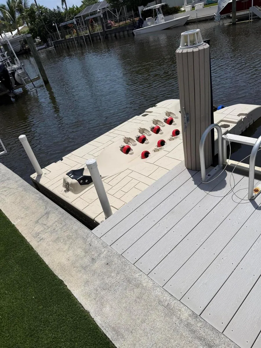 16 LEEWARD CIRCLE Tequesta, FL 33469