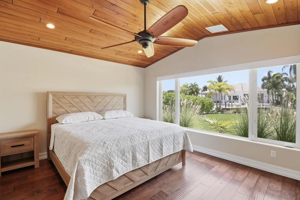 16 LEEWARD CIRCLE Tequesta, FL 33469
