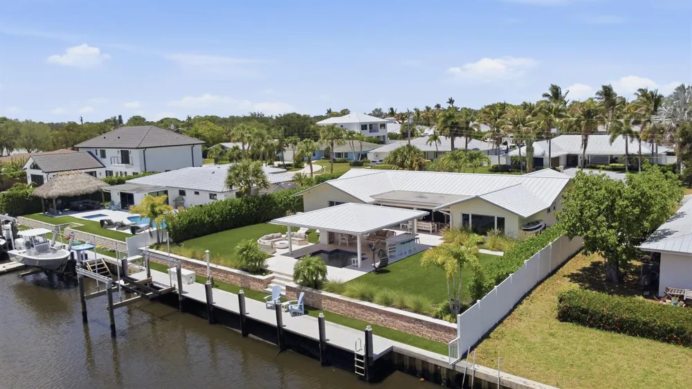 16 LEEWARD CIRCLE Tequesta, FL 33469