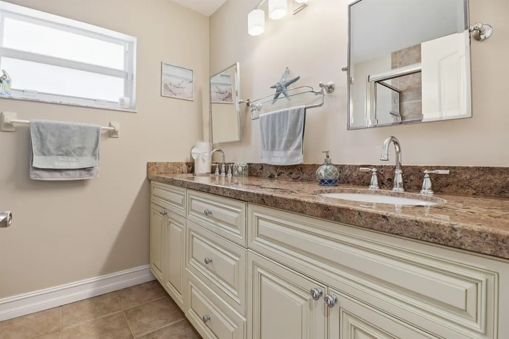 16 LEEWARD CIRCLE Tequesta, FL 33469