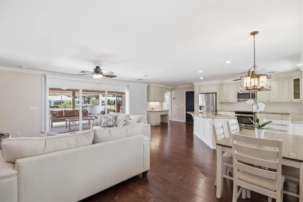 16 LEEWARD CIRCLE Tequesta, FL 33469