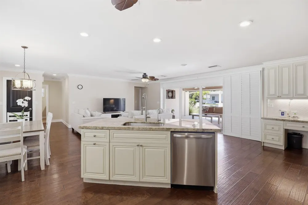 16 LEEWARD CIRCLE Tequesta, FL 33469