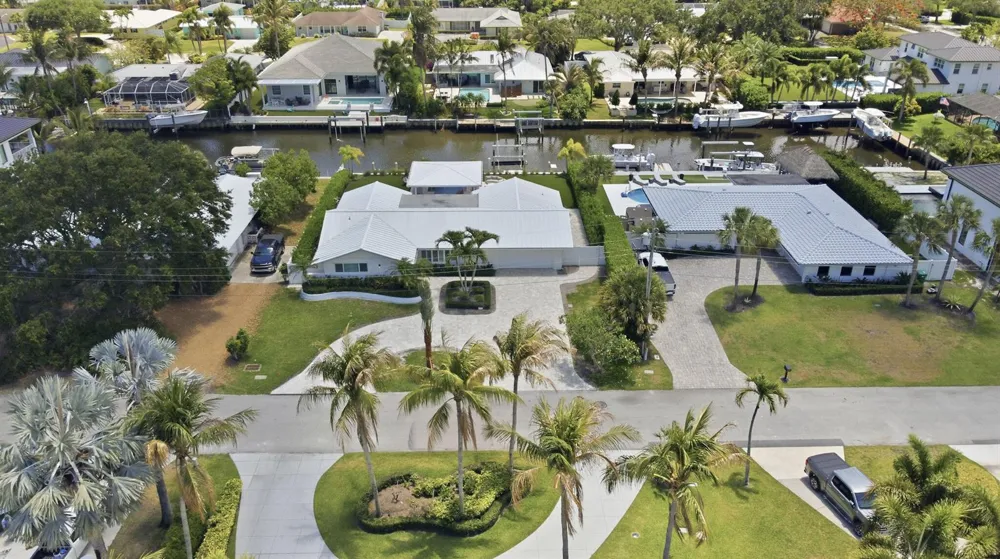 16 LEEWARD CIRCLE Tequesta, FL 33469