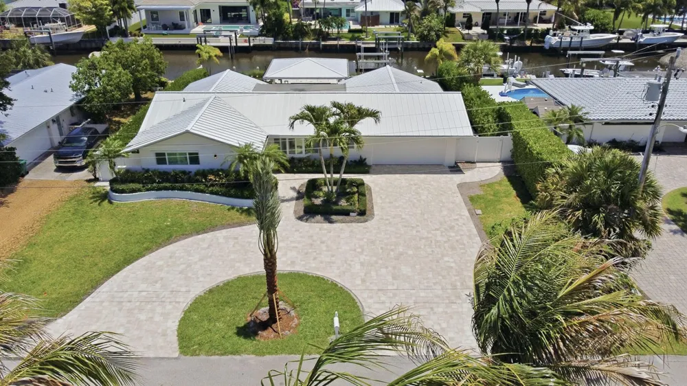 16 LEEWARD CIRCLE Tequesta, FL 33469