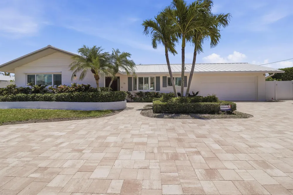 16 LEEWARD CIRCLE Tequesta, FL 33469