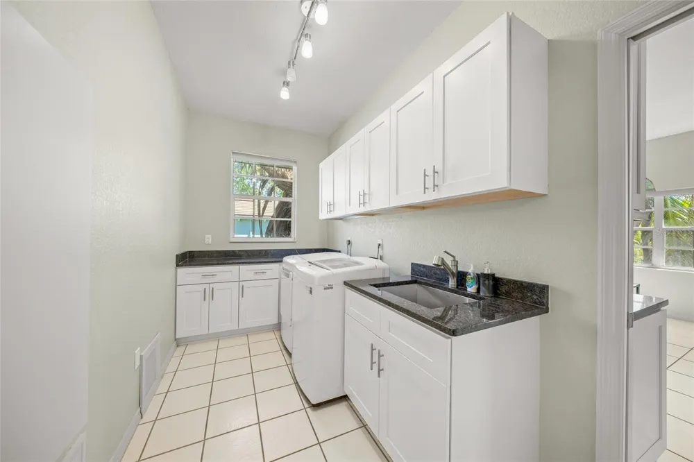 569 JUAN ANASCO DRIVE Longboat Key, FL 34228