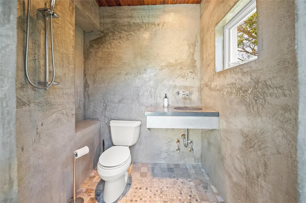 569 JUAN ANASCO DRIVE Longboat Key, FL 34228