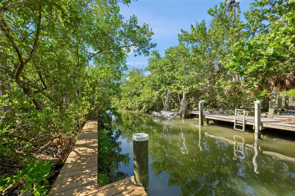 569 JUAN ANASCO DRIVE Longboat Key, FL 34228