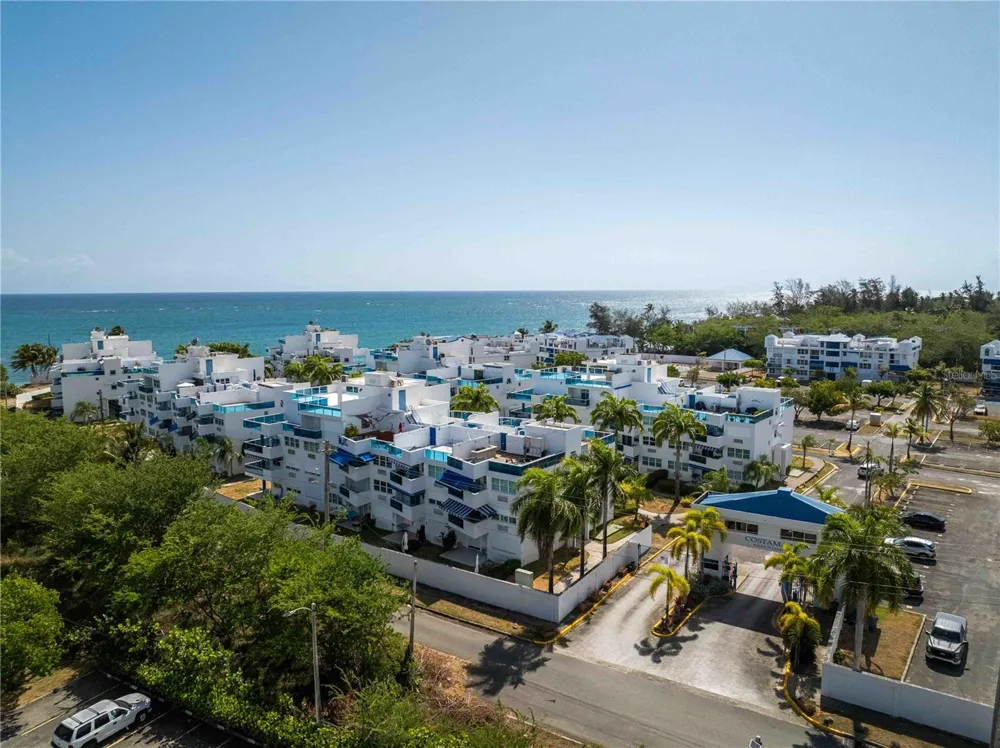 1 CALLE EL CHARLIE #CO-308 Loiza, PR 00772
