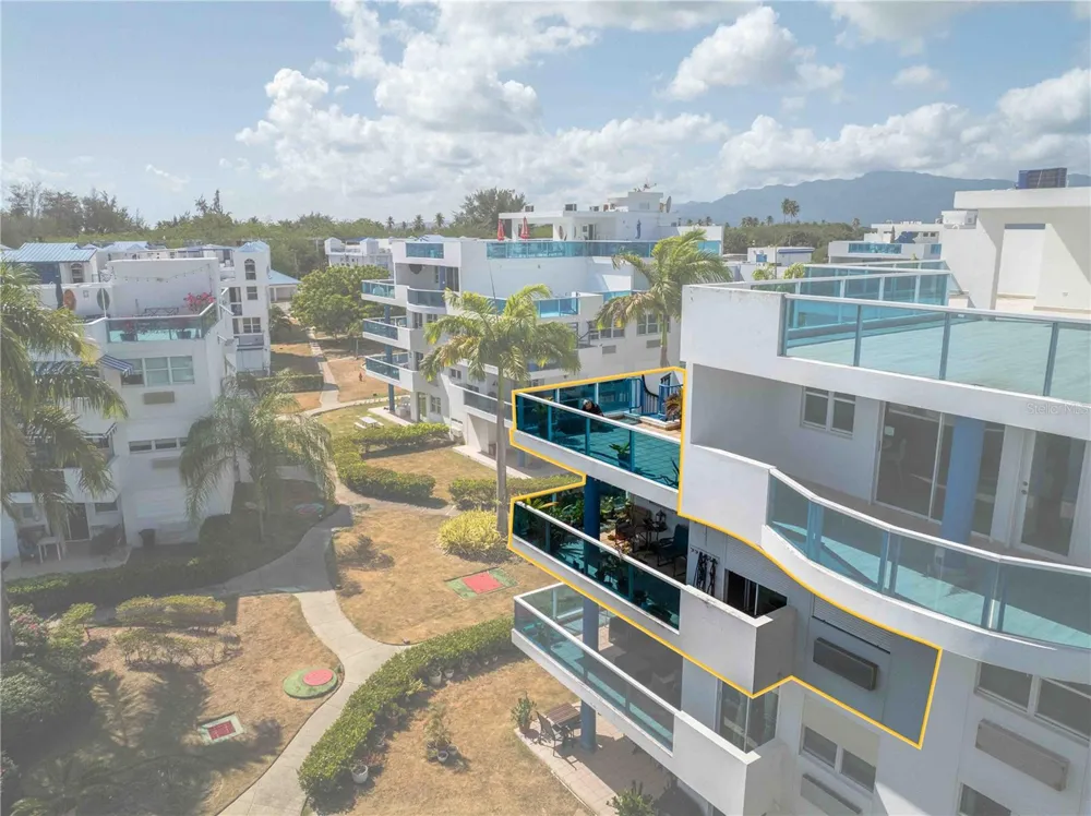 1 CALLE EL CHARLIE #CO-308 Loiza, PR 00772