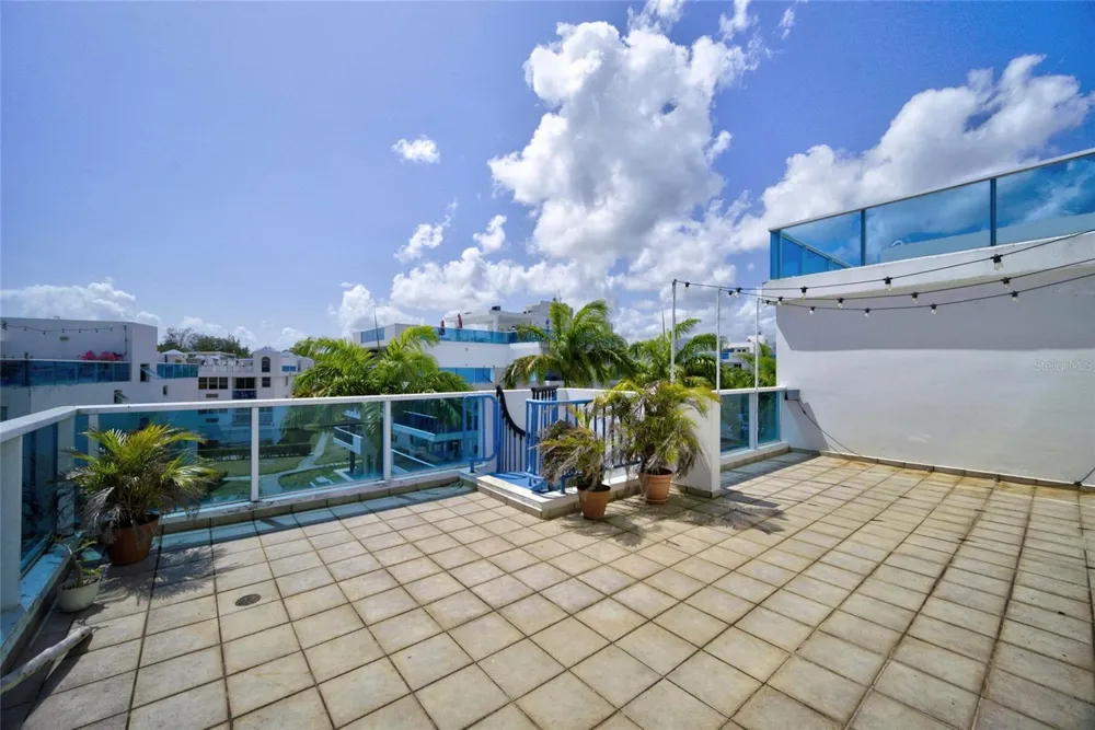 1 CALLE EL CHARLIE #CO-308 Loiza, PR 00772