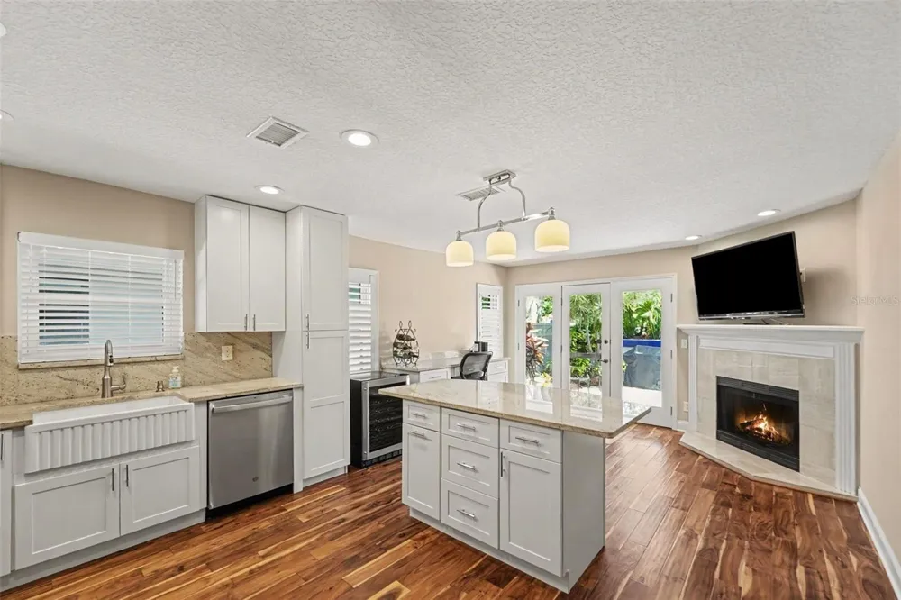 1683 WATERMARK CIRCLE NE St Petersburg, FL 33702