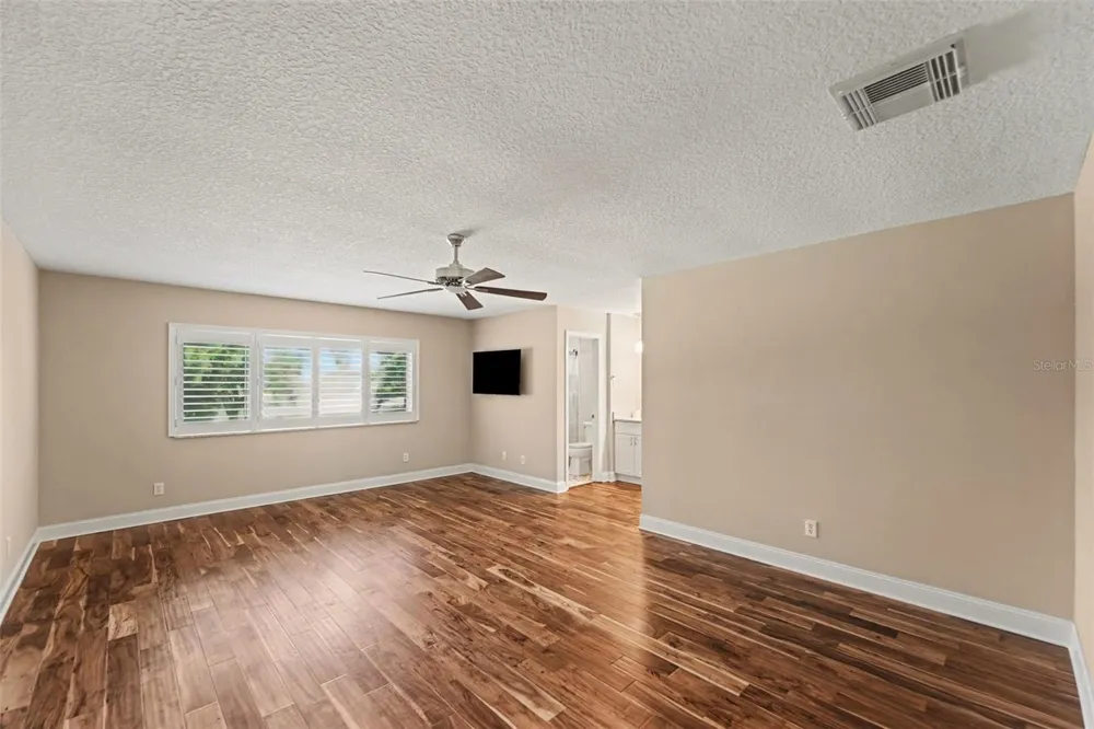 1683 WATERMARK CIRCLE NE St Petersburg, FL 33702