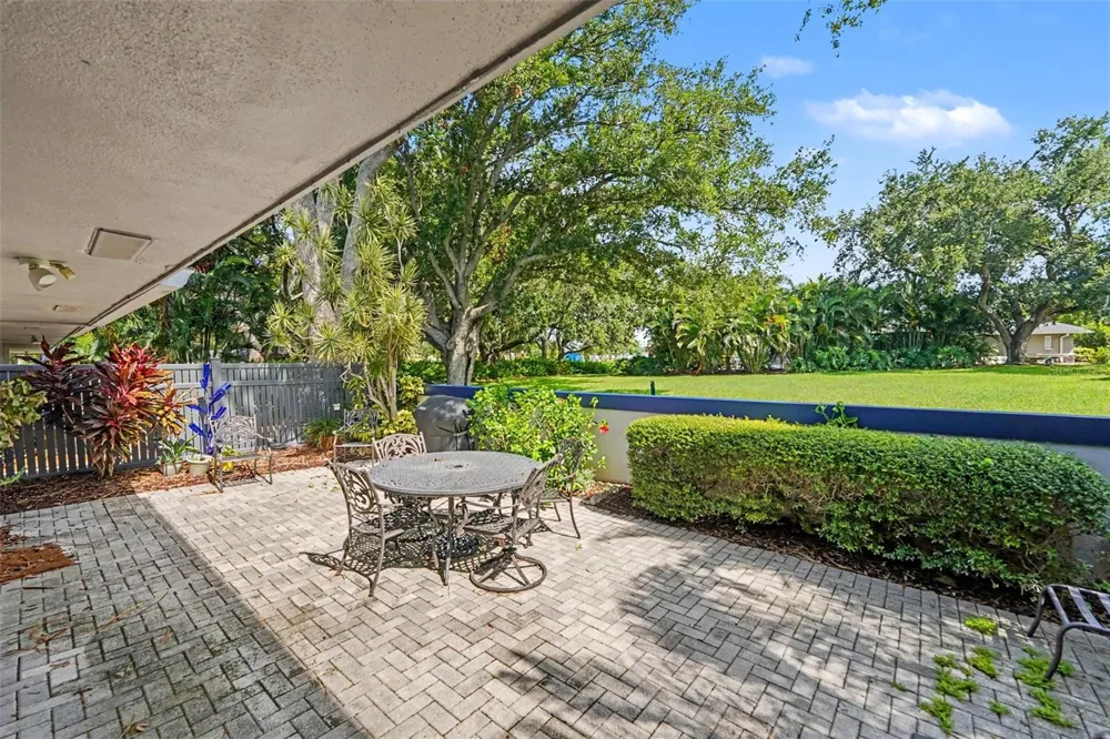 1683 WATERMARK CIRCLE NE St Petersburg, FL 33702