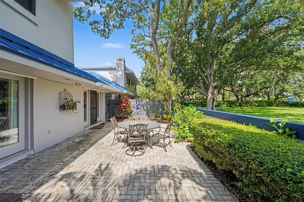 1683 WATERMARK CIRCLE NE St Petersburg, FL 33702