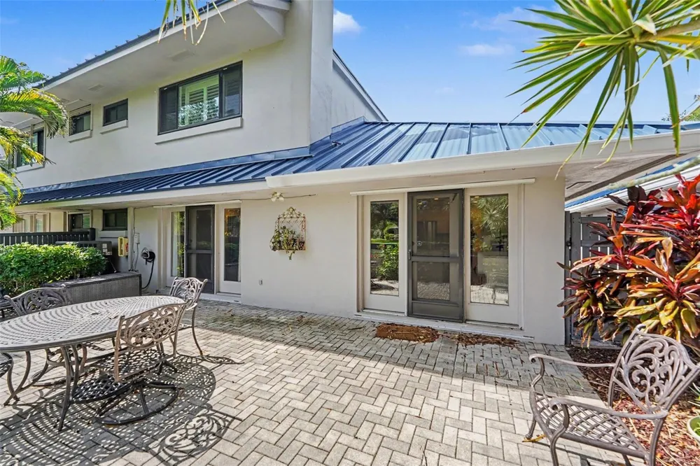1683 WATERMARK CIRCLE NE St Petersburg, FL 33702