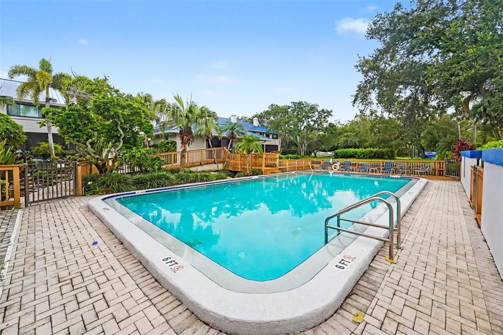 1683 WATERMARK CIRCLE NE St Petersburg, FL 33702