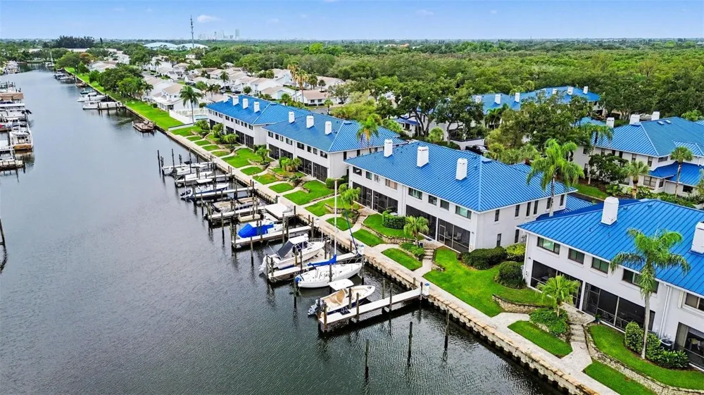 1683 WATERMARK CIRCLE NE St Petersburg, FL 33702