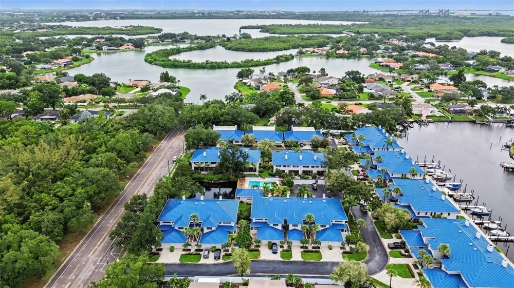 1683 WATERMARK CIRCLE NE St Petersburg, FL 33702