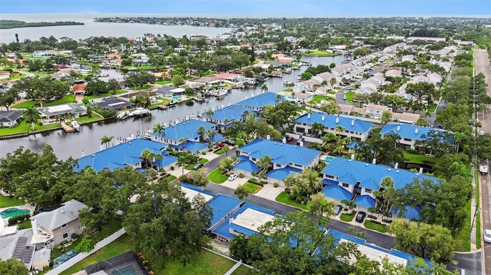 1683 WATERMARK CIRCLE NE St Petersburg, FL 33702