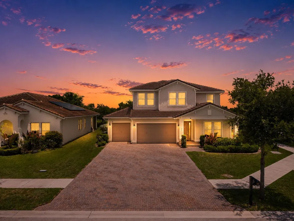984 Sterling Pine Place Loxahatchee, FL 33470