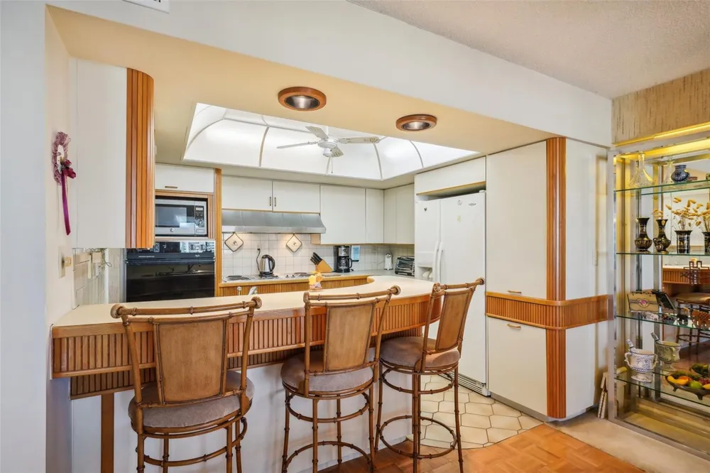 7400 SUN ISLAND DRIVE S #802 South Pasadena, FL 33707