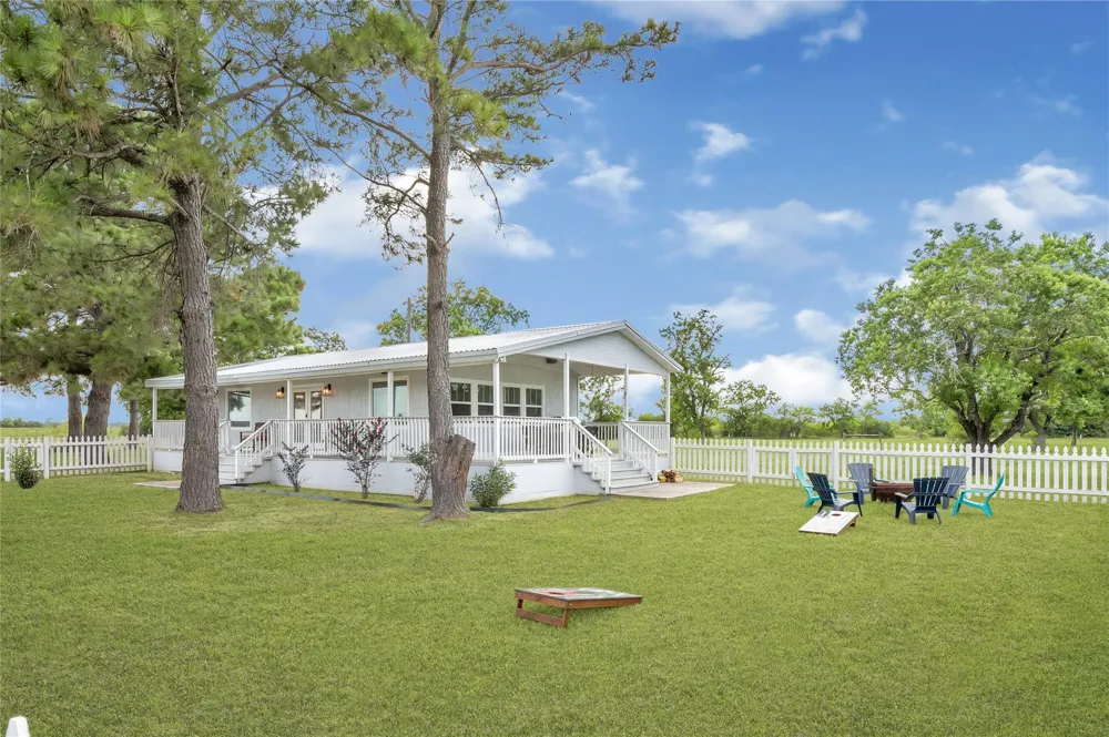 868 Lisa Mae Road Bellville, TX 77418