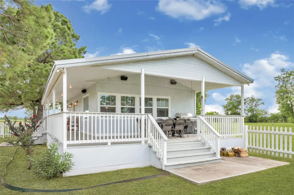 868 Lisa Mae Road Bellville, TX 77418