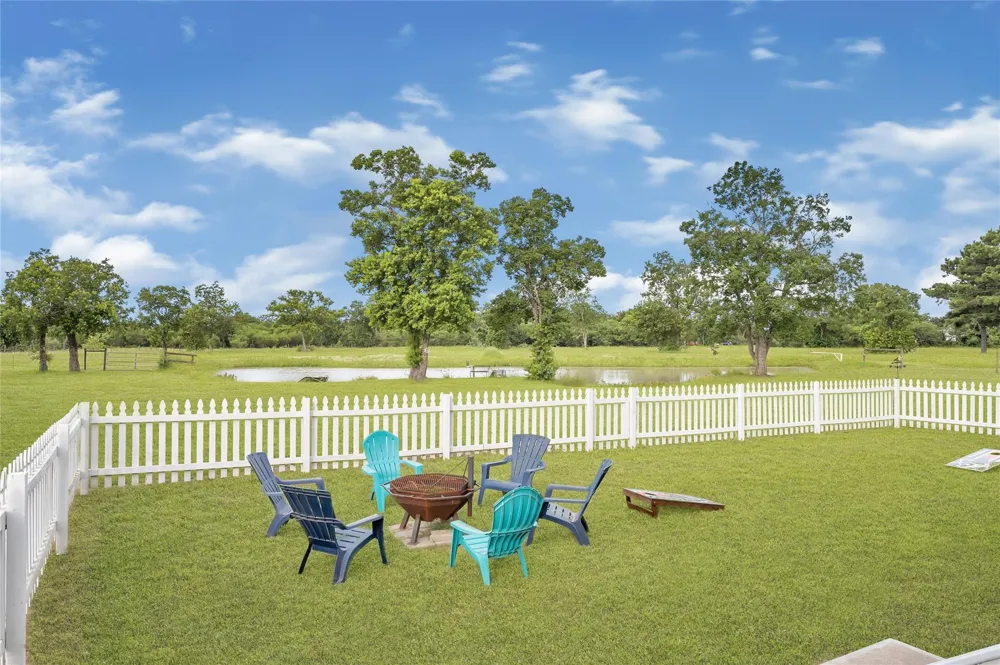 868 Lisa Mae Road Bellville, TX 77418
