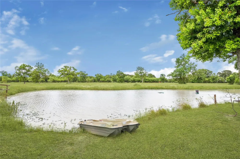 868 Lisa Mae Road Bellville, TX 77418