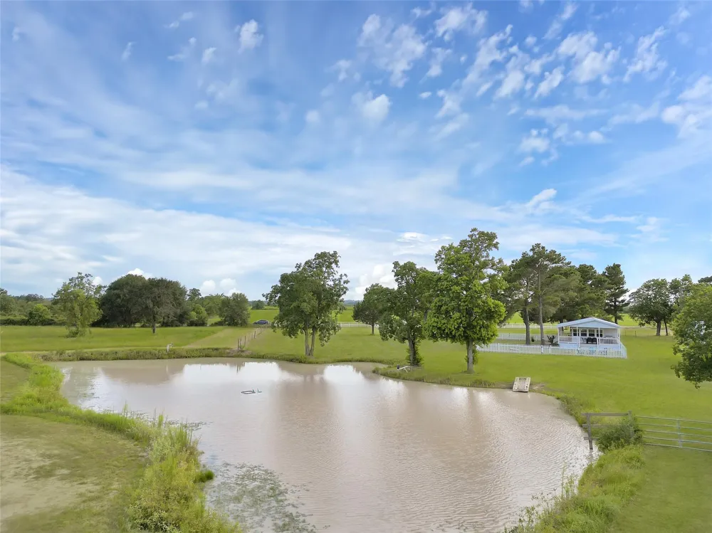 868 Lisa Mae Road Bellville, TX 77418