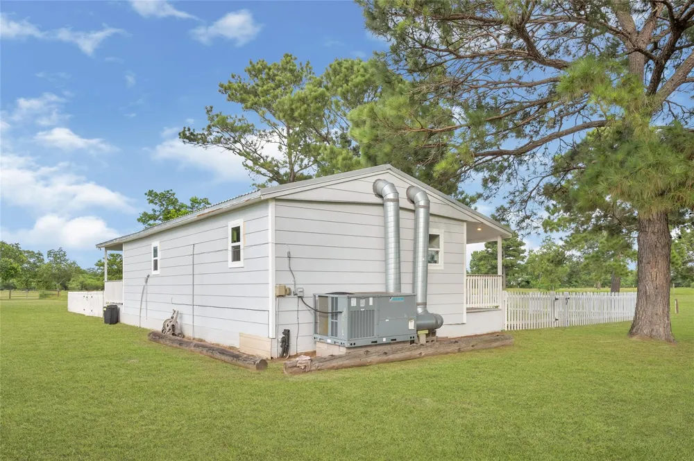 868 Lisa Mae Road Bellville, TX 77418