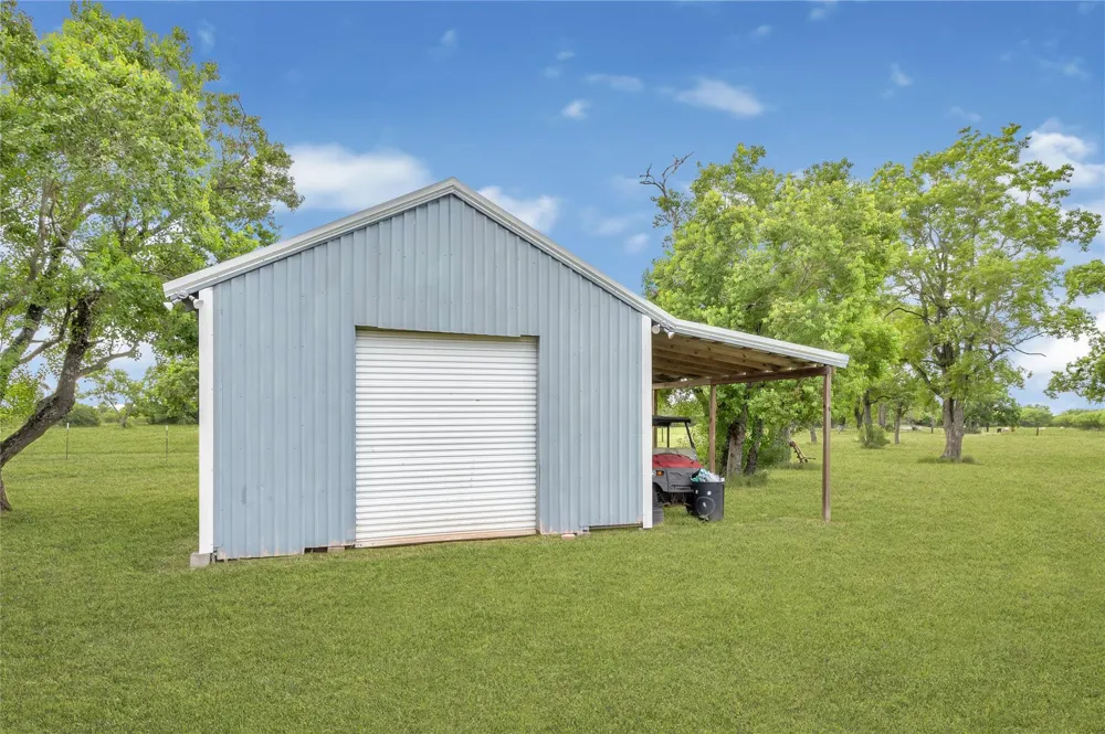 868 Lisa Mae Road Bellville, TX 77418