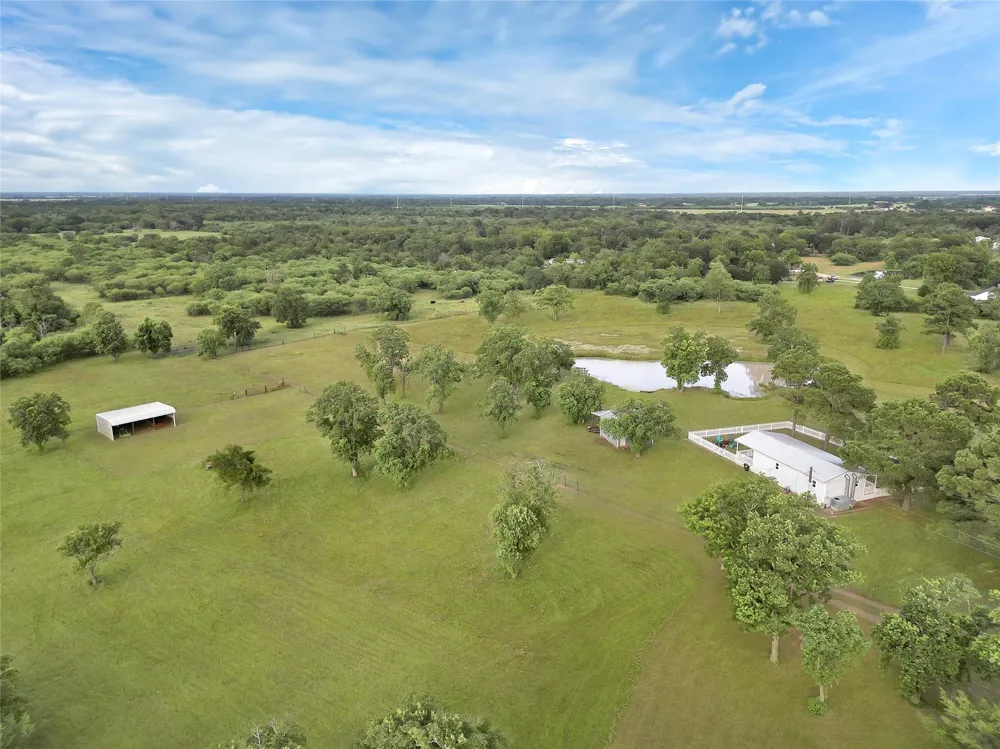 868 Lisa Mae Road Bellville, TX 77418