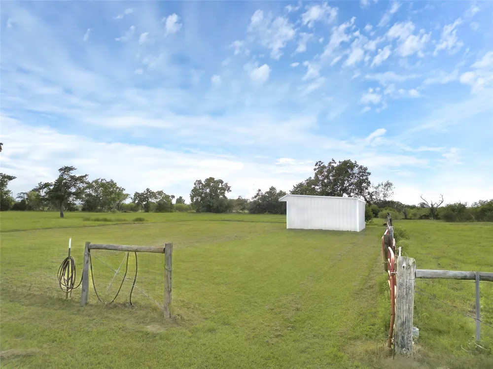 868 Lisa Mae Road Bellville, TX 77418