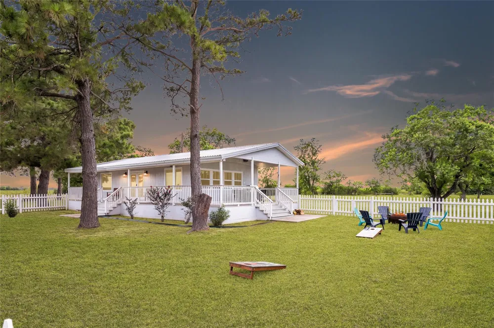 868 Lisa Mae Road Bellville, TX 77418