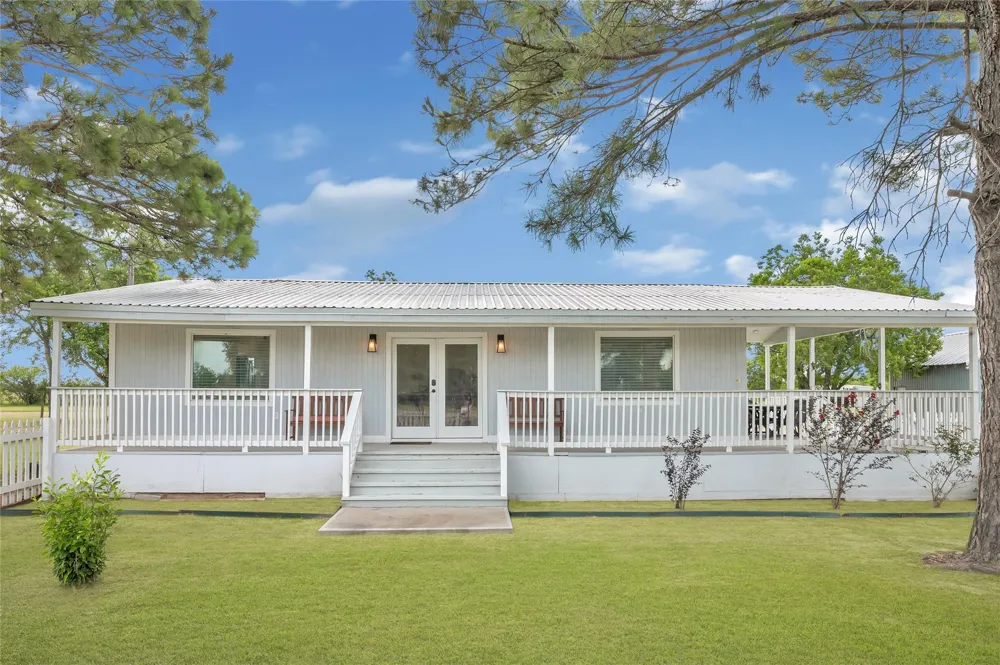 868 Lisa Mae Road Bellville, TX 77418