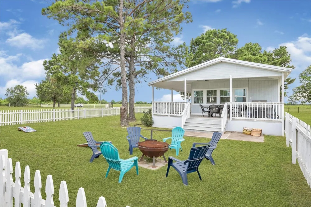 868 Lisa Mae Road Bellville, TX 77418