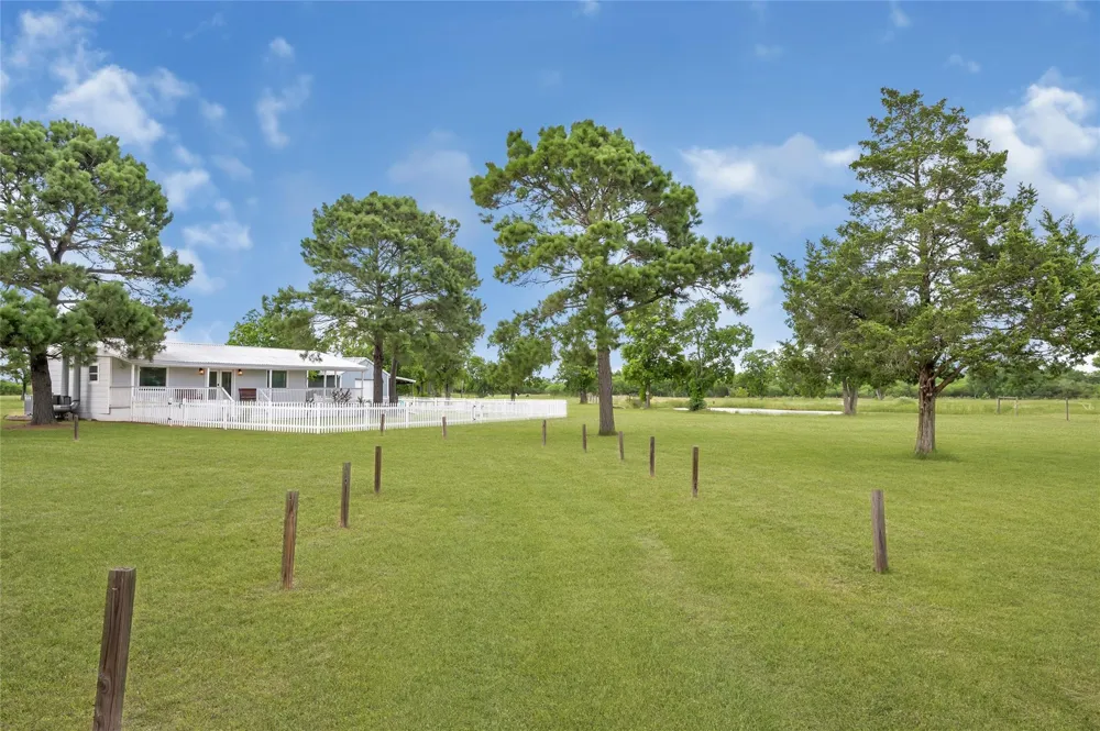 868 Lisa Mae Road Bellville, TX 77418
