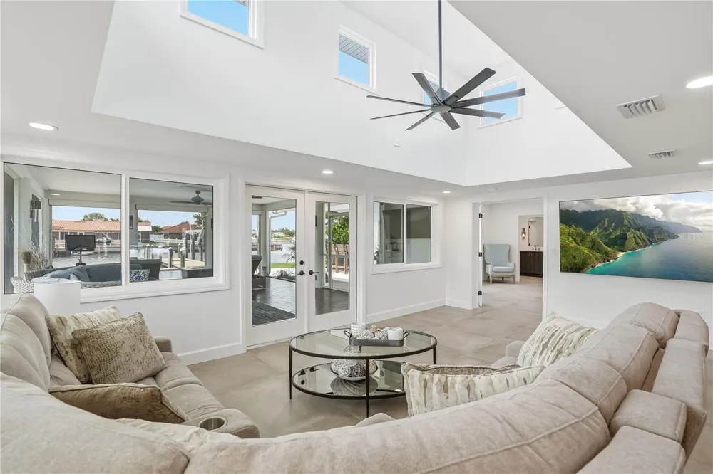 3896 42ND AVENUE S St Petersburg, FL 33711